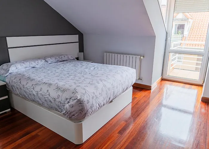 Atico Nuevo Con Piscina Cerca De Santander 아파트